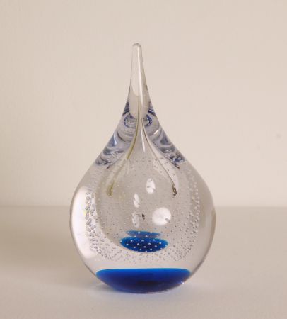 solo Erge, ernstige pakket Glas druppel by Henk Verweij druppel blauw spijker 50088036 - Nationaal  Glasmuseum Leerdam | Centrum Beeldende Kunst Zuidoost